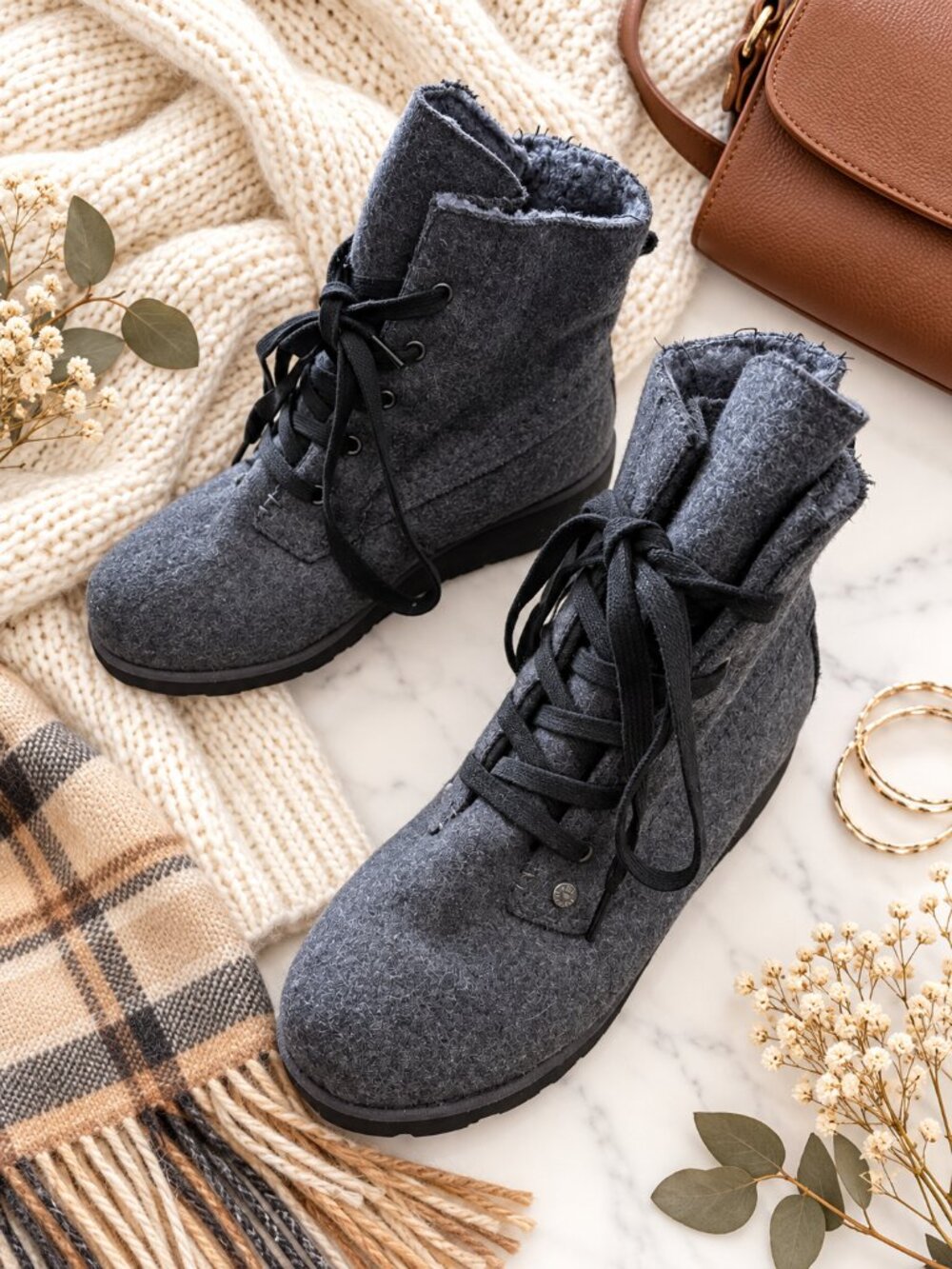 Bearpaw Size 8 Gray Felt Lace Up Ankle Boots Cozy Winter Booties